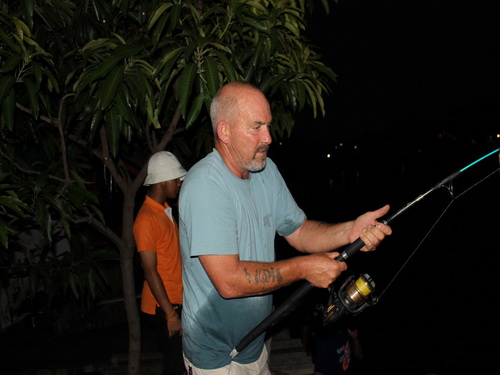 Andy Harman fighting Thailands record arapaima