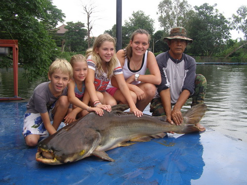 Family Fishing Fun at Bungsamran Lake Bangkok