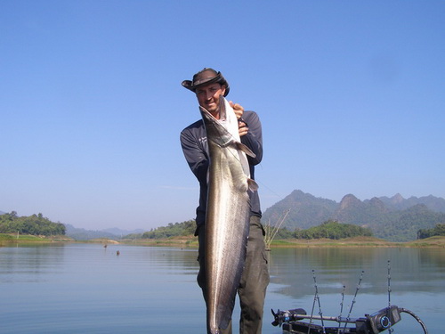 Sheatfish fishing in Thailand at Khao Laem Dam