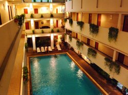 Trang Hotel Bangkok - Swimming Pool