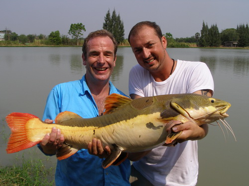 robson_green_extreme_fishing_thailand_it_lake_11_2.jpg