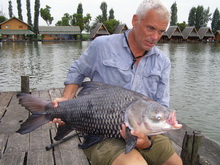 Jeremy Wade with a giant Siamese carp from Bungsamran Lake in Bangkok